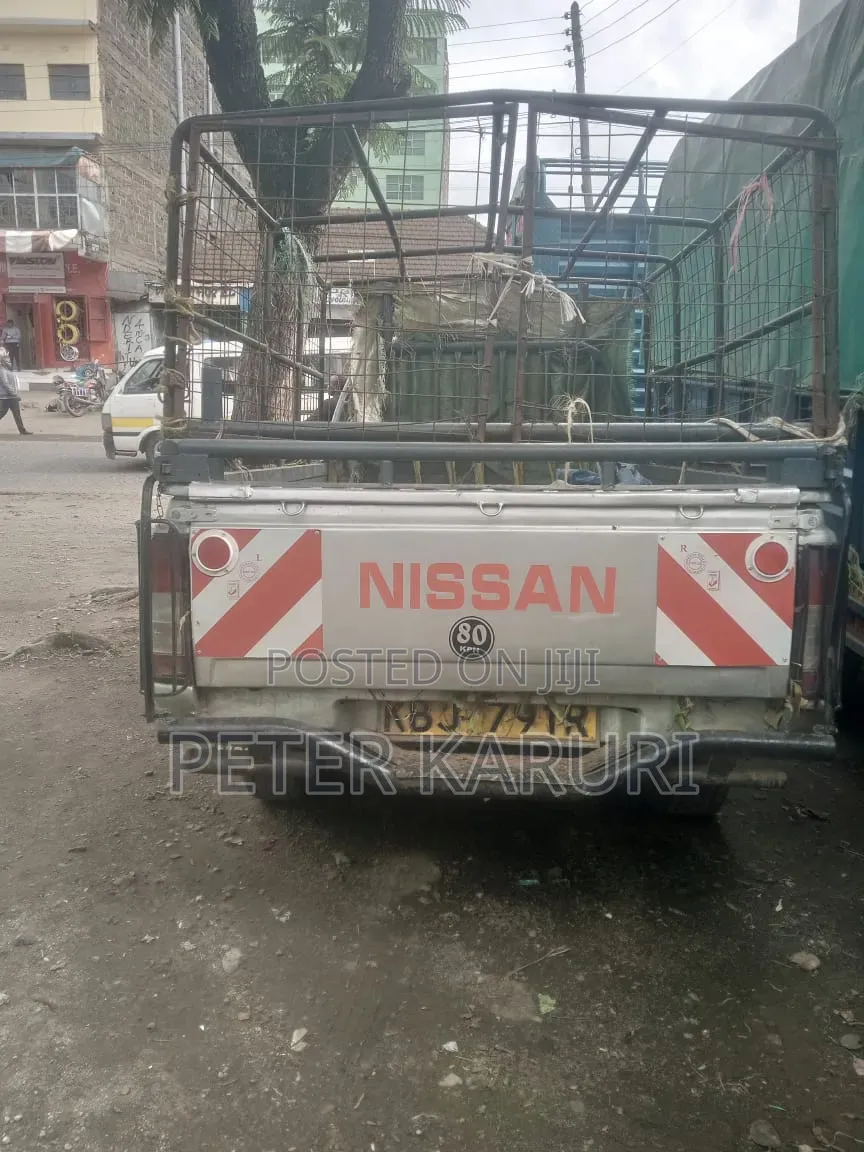 Nissan Hardbody 2012 Gray