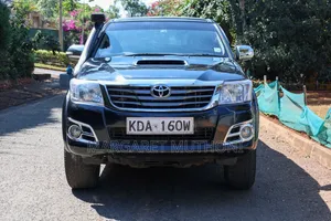 Toyota Hilux 2013 Black