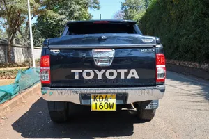 Toyota Hilux 2013 Black