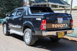 Toyota Hilux 2013 Black