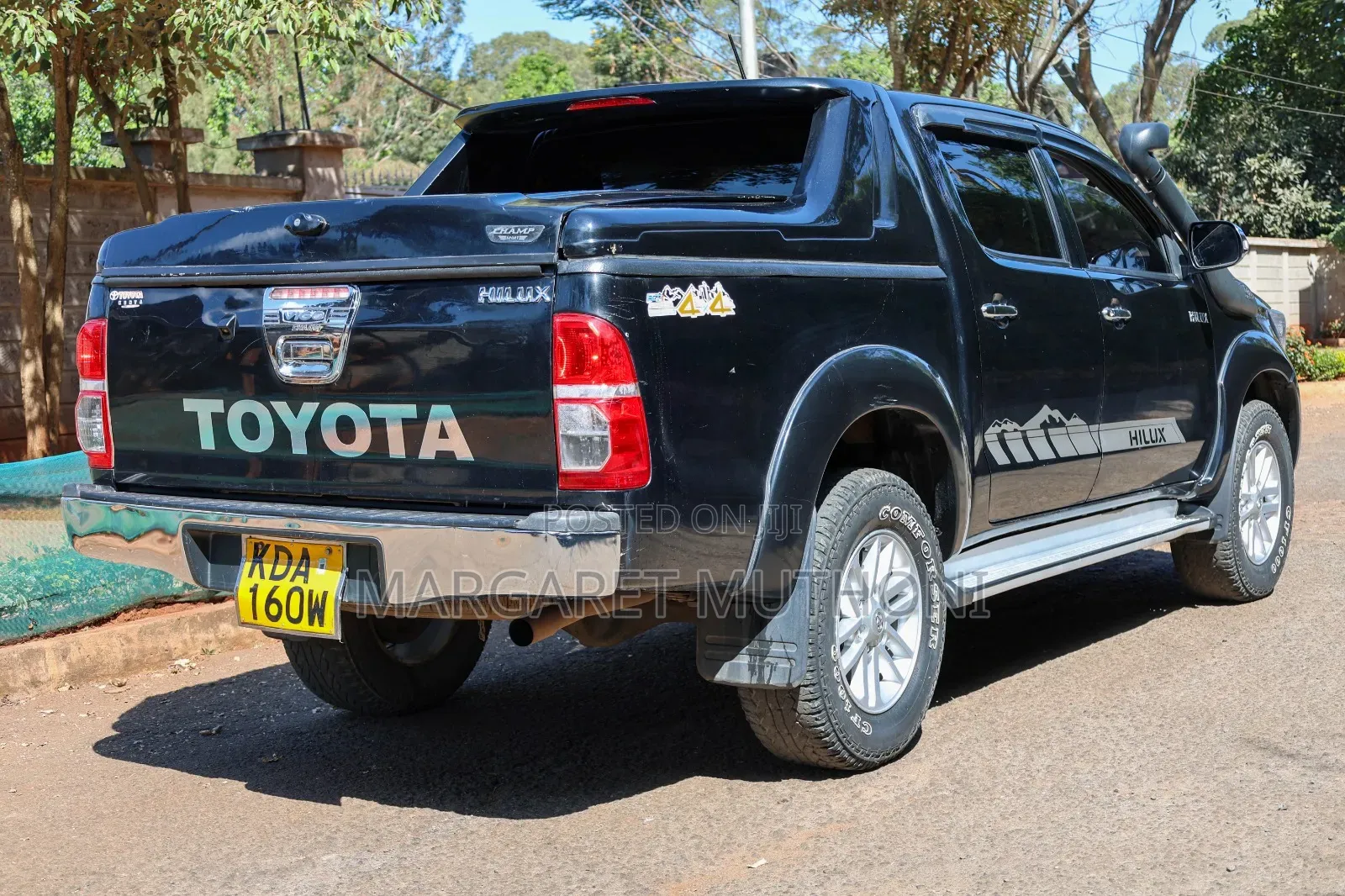 Toyota Hilux 2013 Black