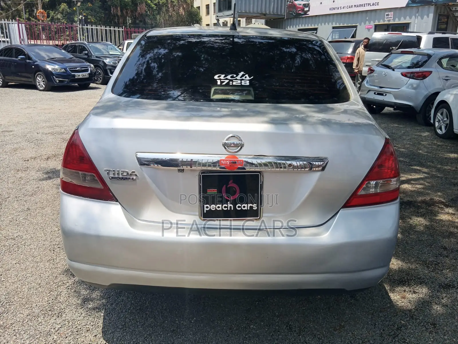 Nissan Tiida 2010 Silver