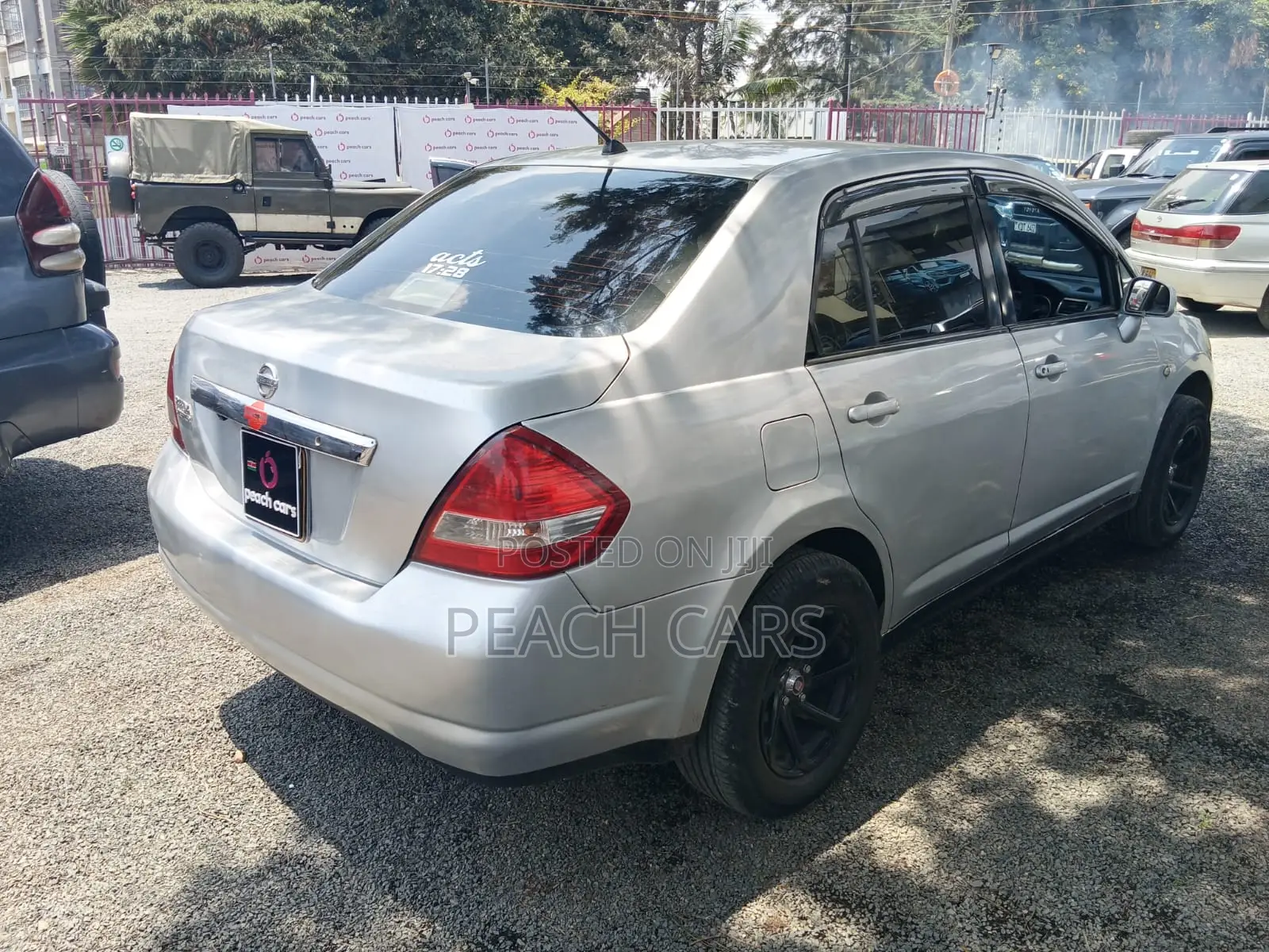 Nissan Tiida 2010 Silver