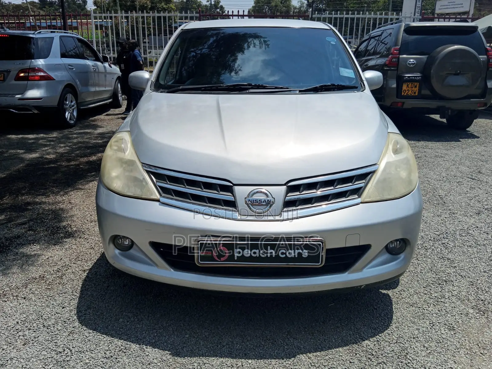 Nissan Tiida 2010 Silver