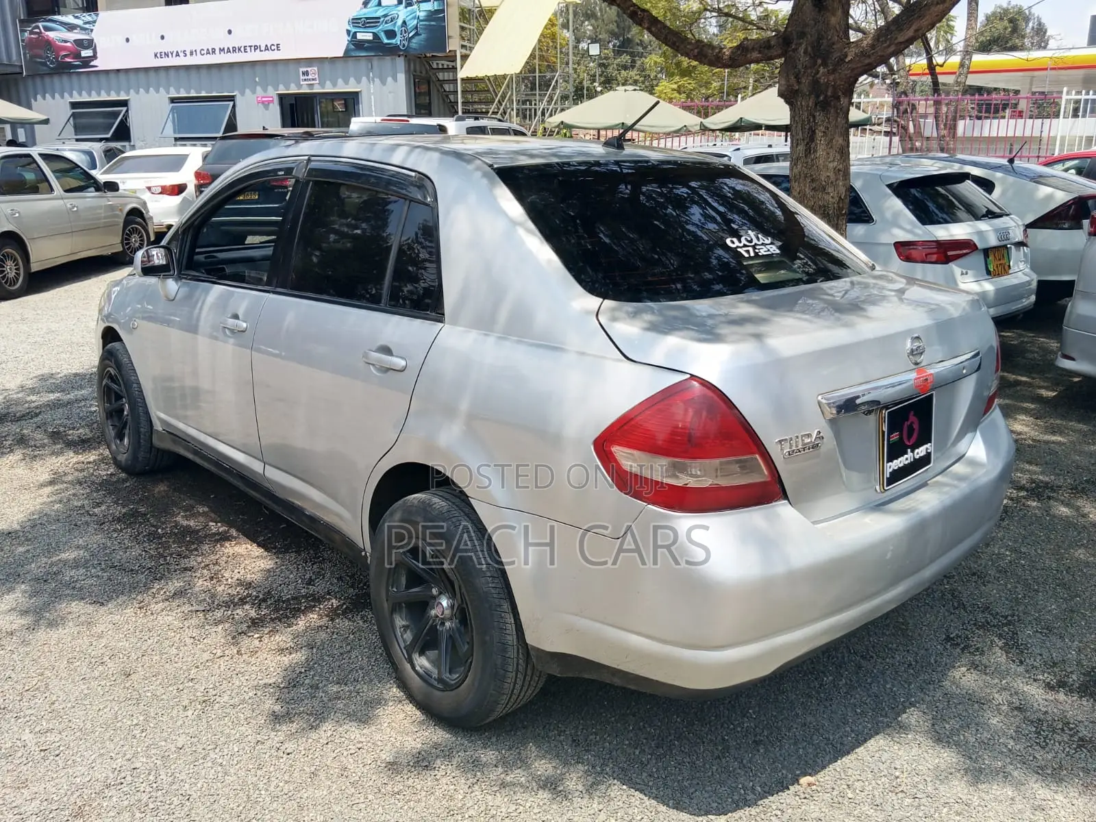 Nissan Tiida 2010 Silver
