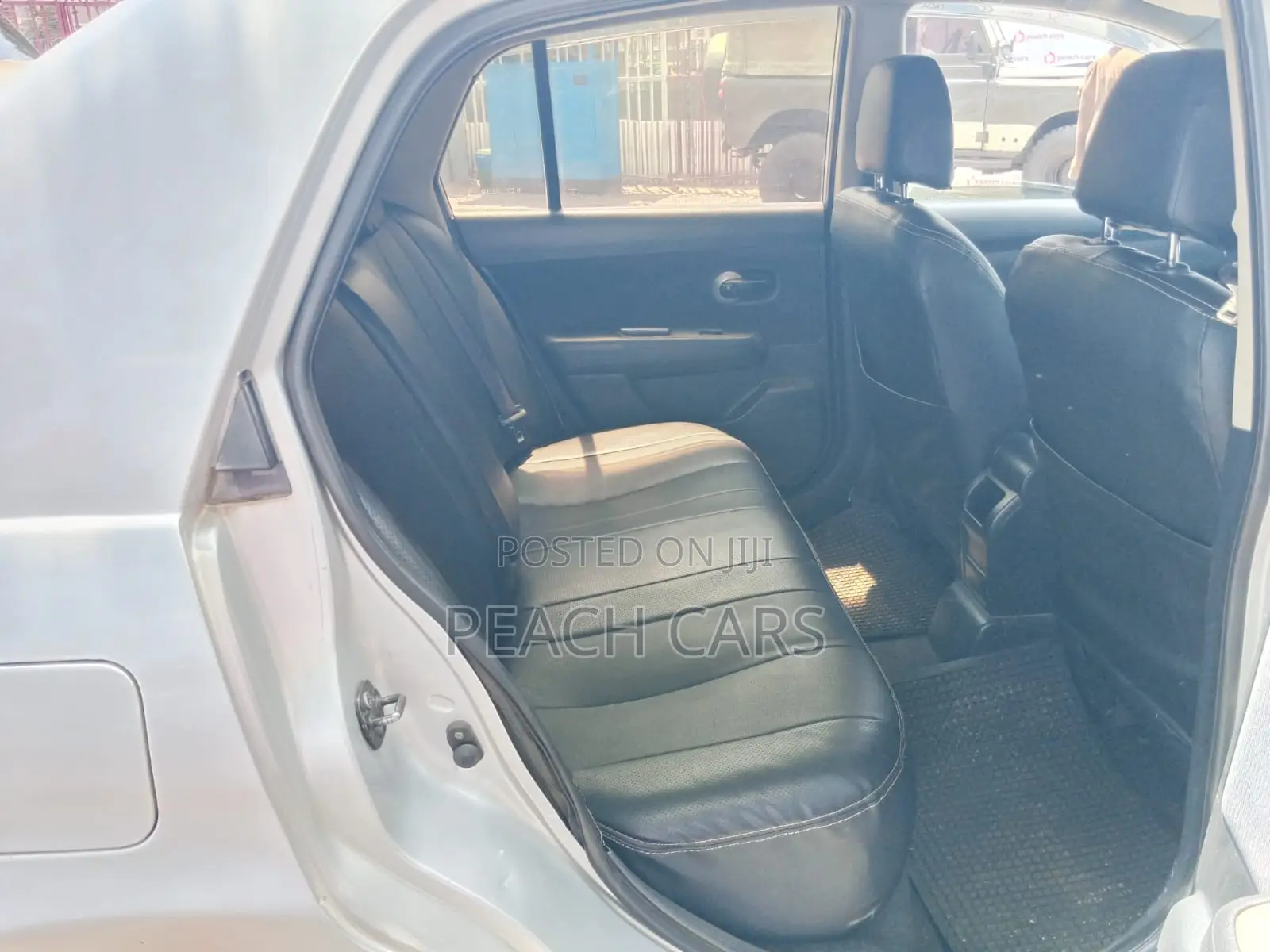 Nissan Tiida 2010 Silver