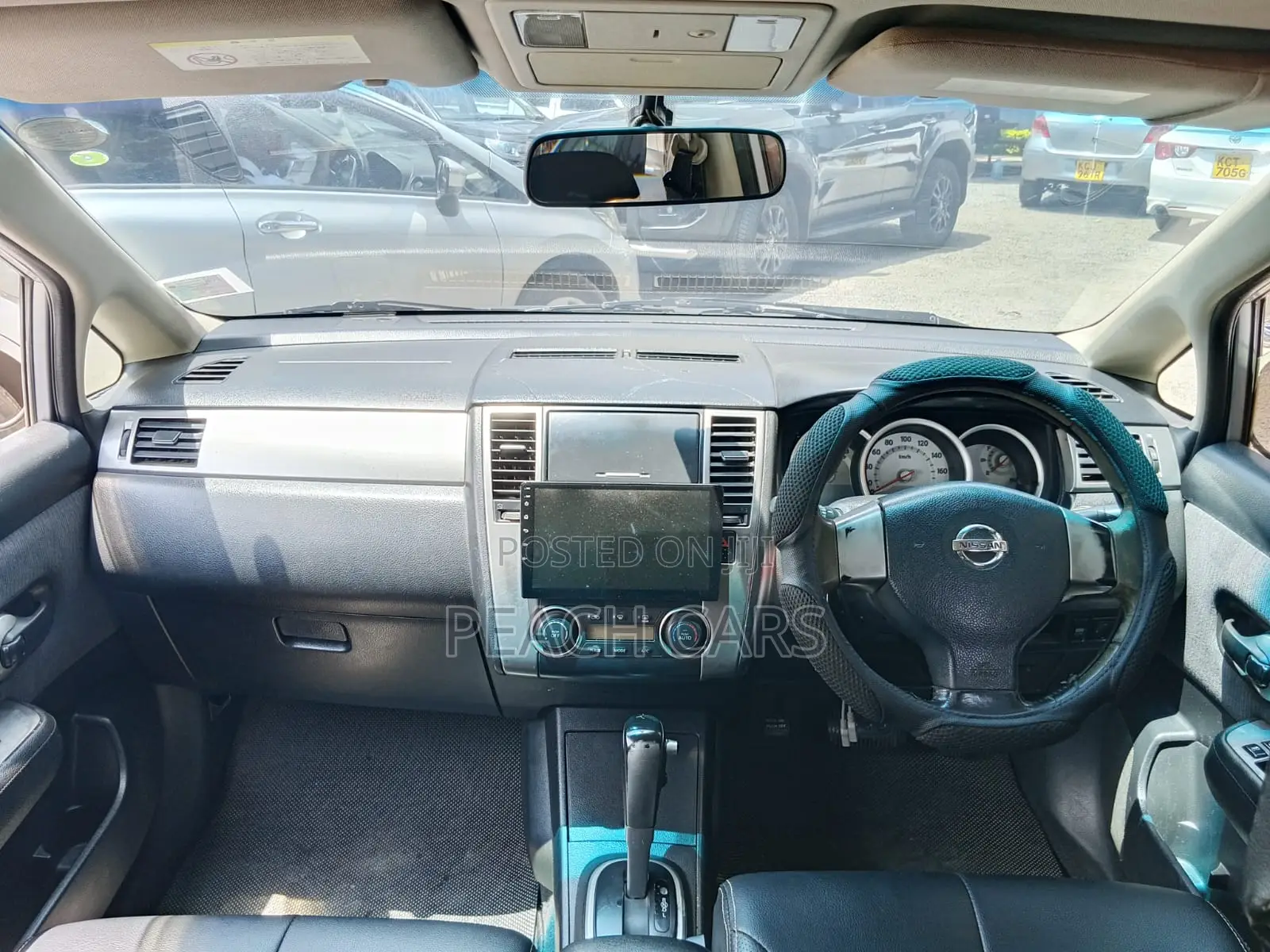 Nissan Tiida 2010 Silver