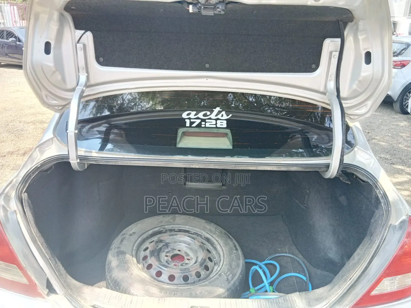 Nissan Tiida 2010 Silver