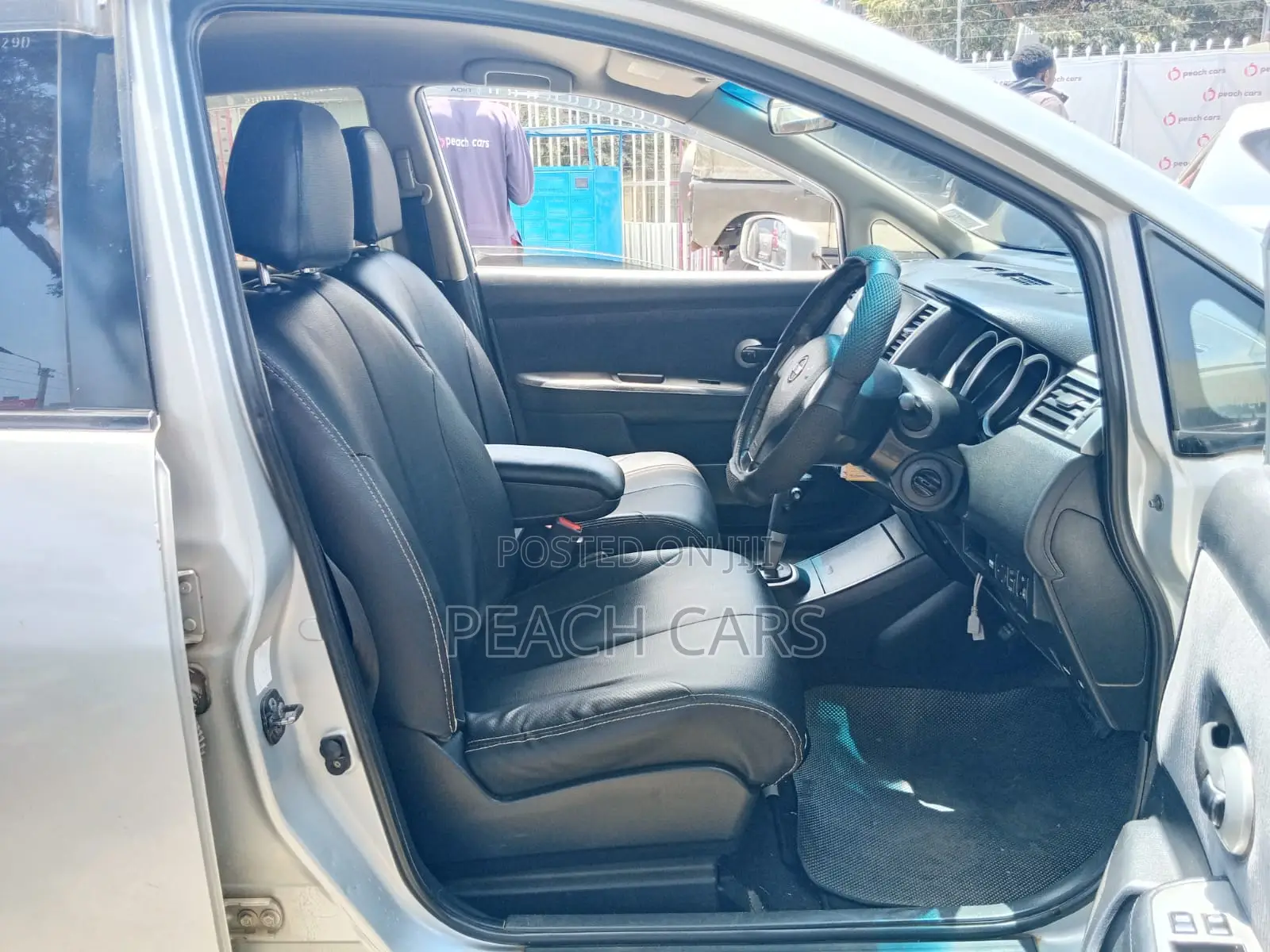 Nissan Tiida 2010 Silver