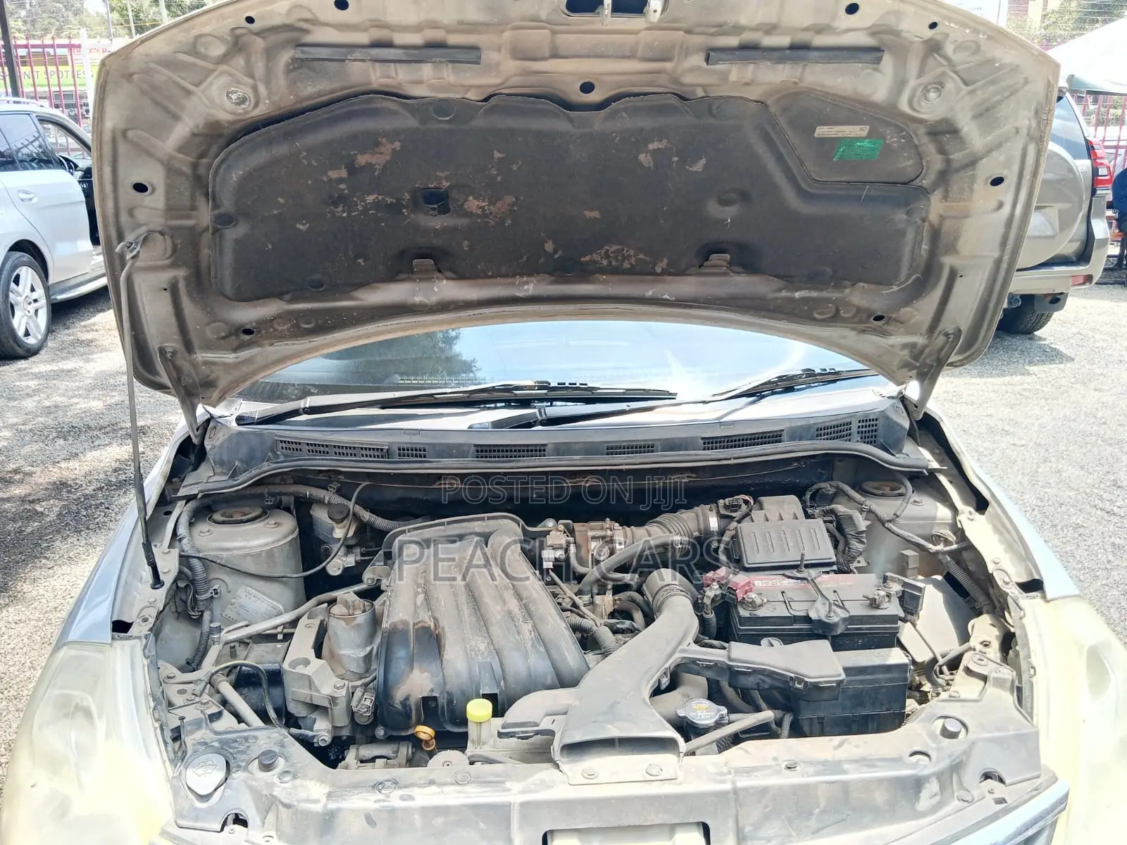 Nissan Tiida 2010 Silver
