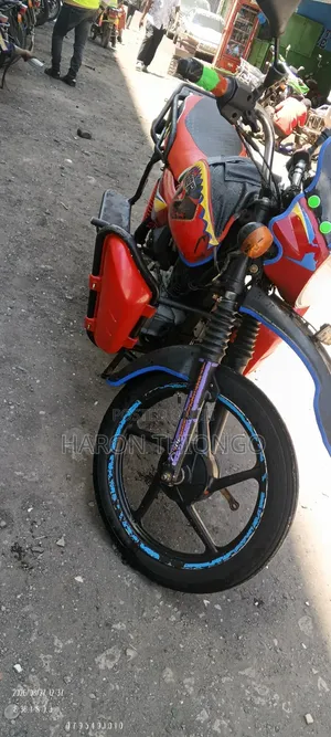 Bajaj Boxer 150 UG 2025 Red