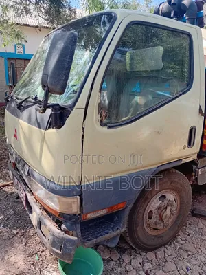 Mitsubishi Canter 1998 Beige