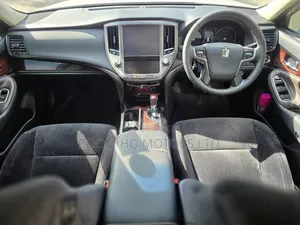 Toyota Crown 2016
