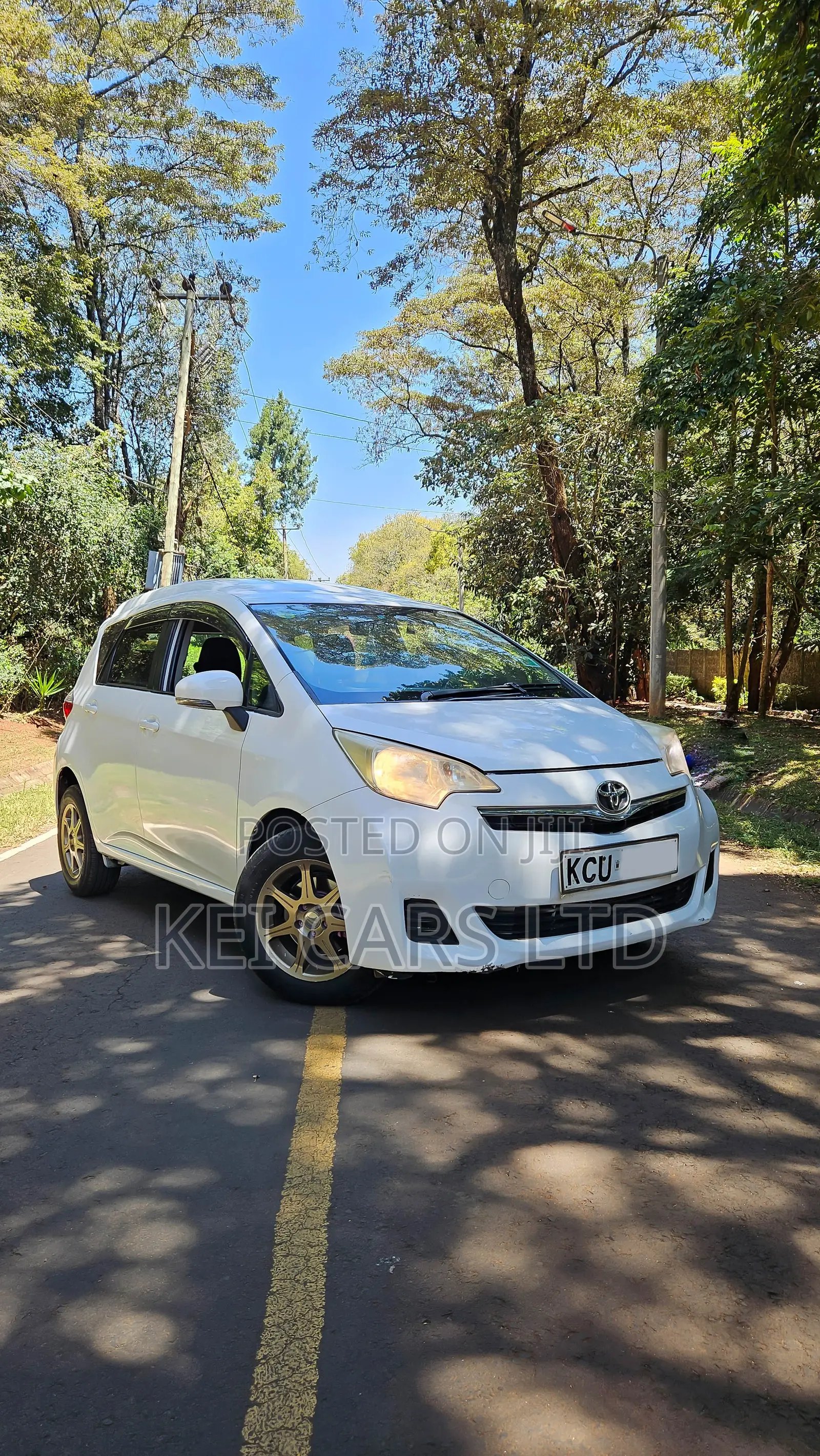 Toyota Ractis 1.3 FWD 2013 White