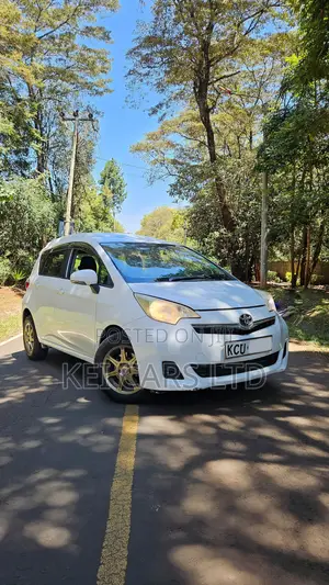 Toyota Ractis 1.3 FWD 2013 White