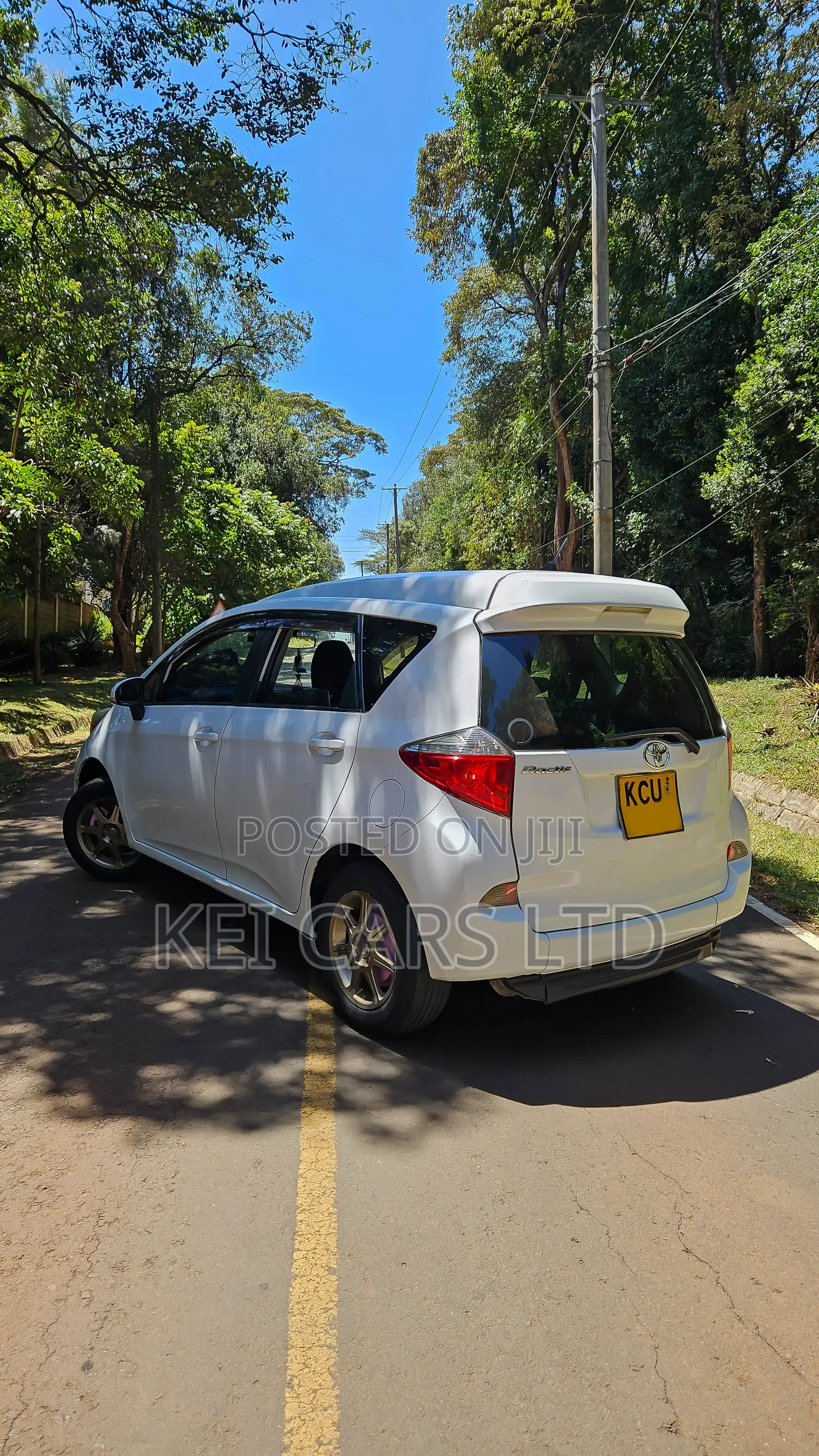 Toyota Ractis 1.3 FWD 2013 White