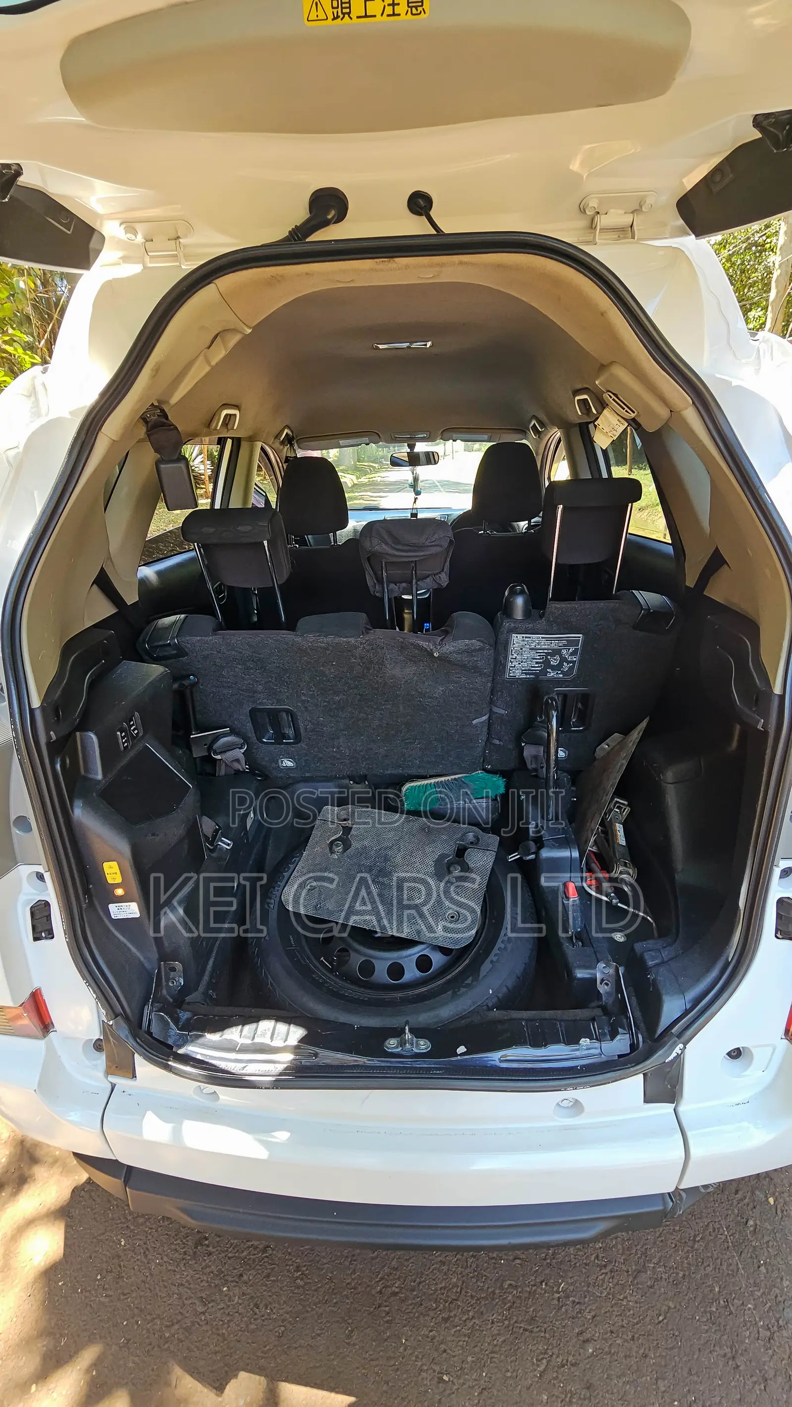 Toyota Ractis 1.3 FWD 2013 White