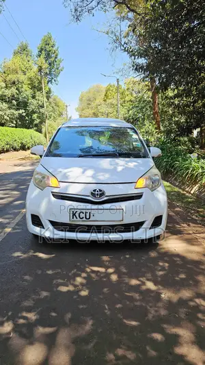 Toyota Ractis 1.3 FWD 2013 White
