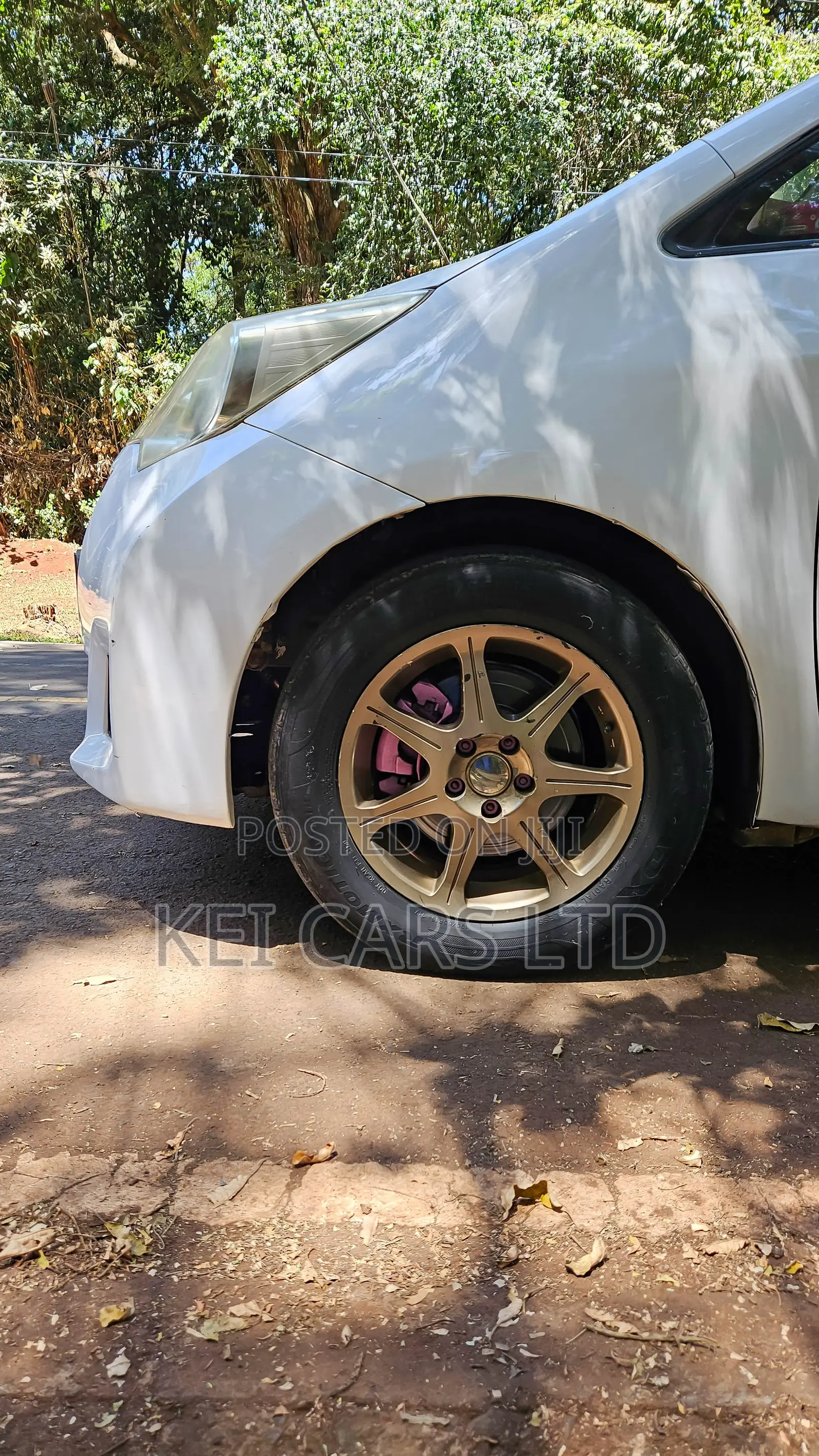 Toyota Ractis 1.3 FWD 2013 White