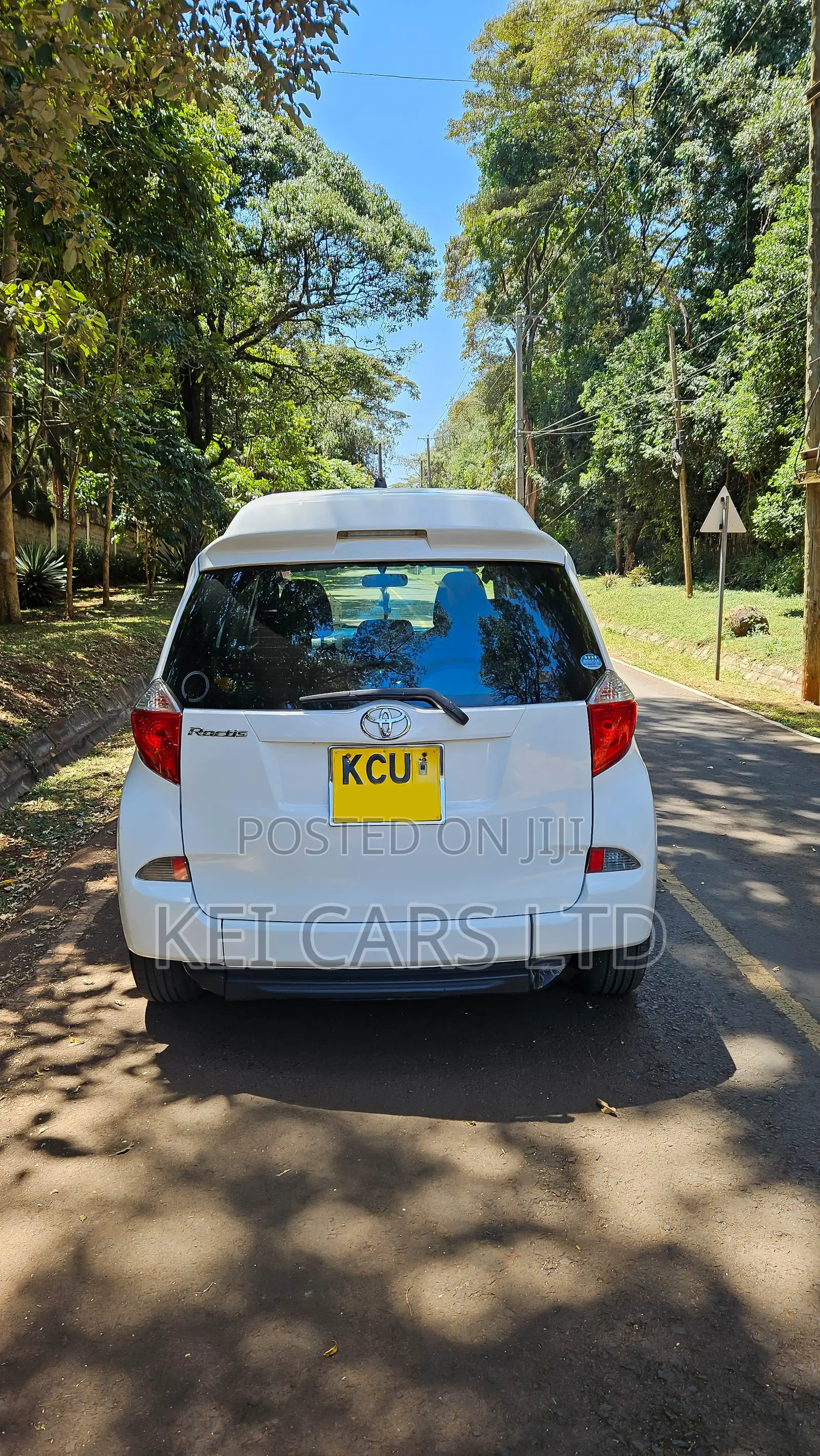 Toyota Ractis 1.3 FWD 2013 White