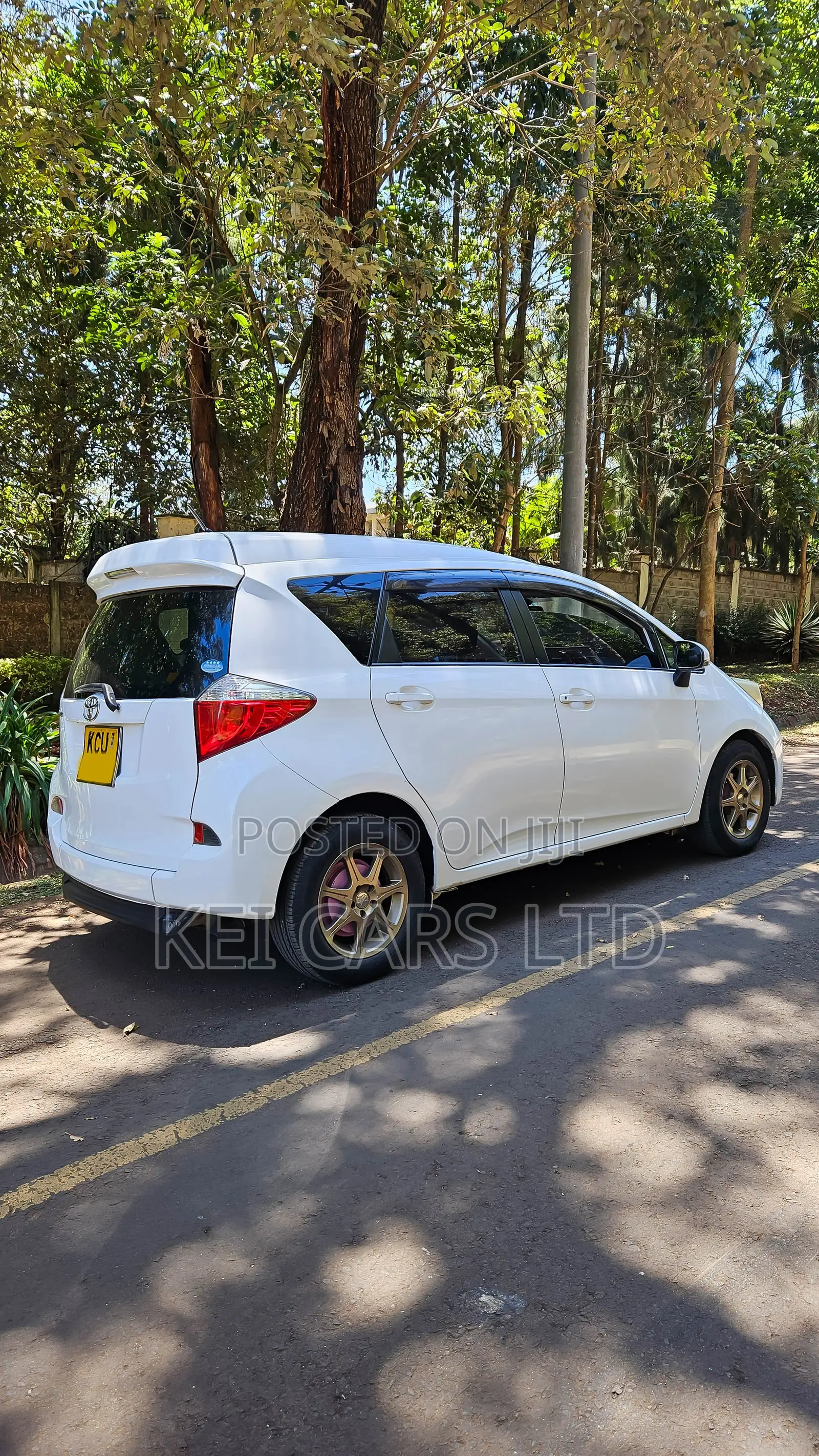 Toyota Ractis 1.3 FWD 2013 White
