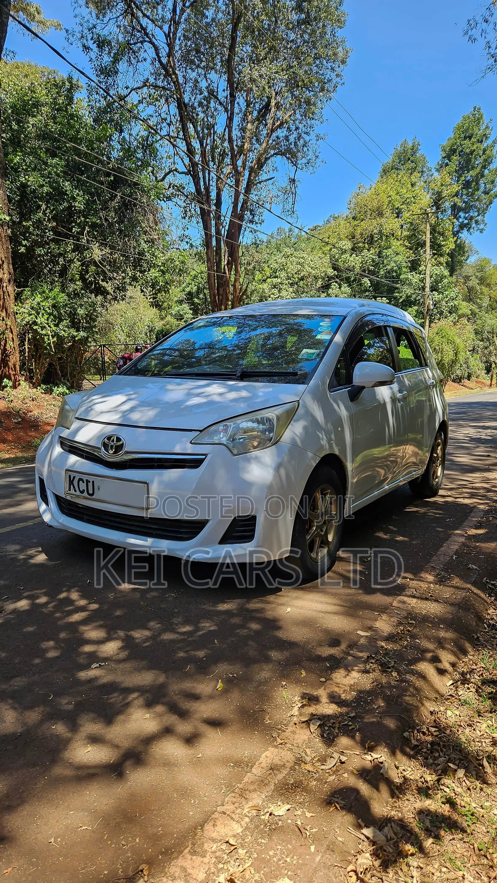 Toyota Ractis 1.3 FWD 2013 White