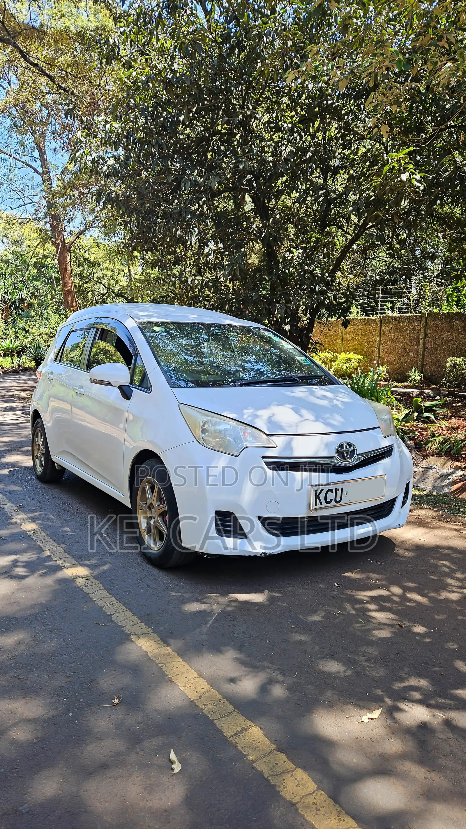 Toyota Ractis 1.3 FWD 2013 White