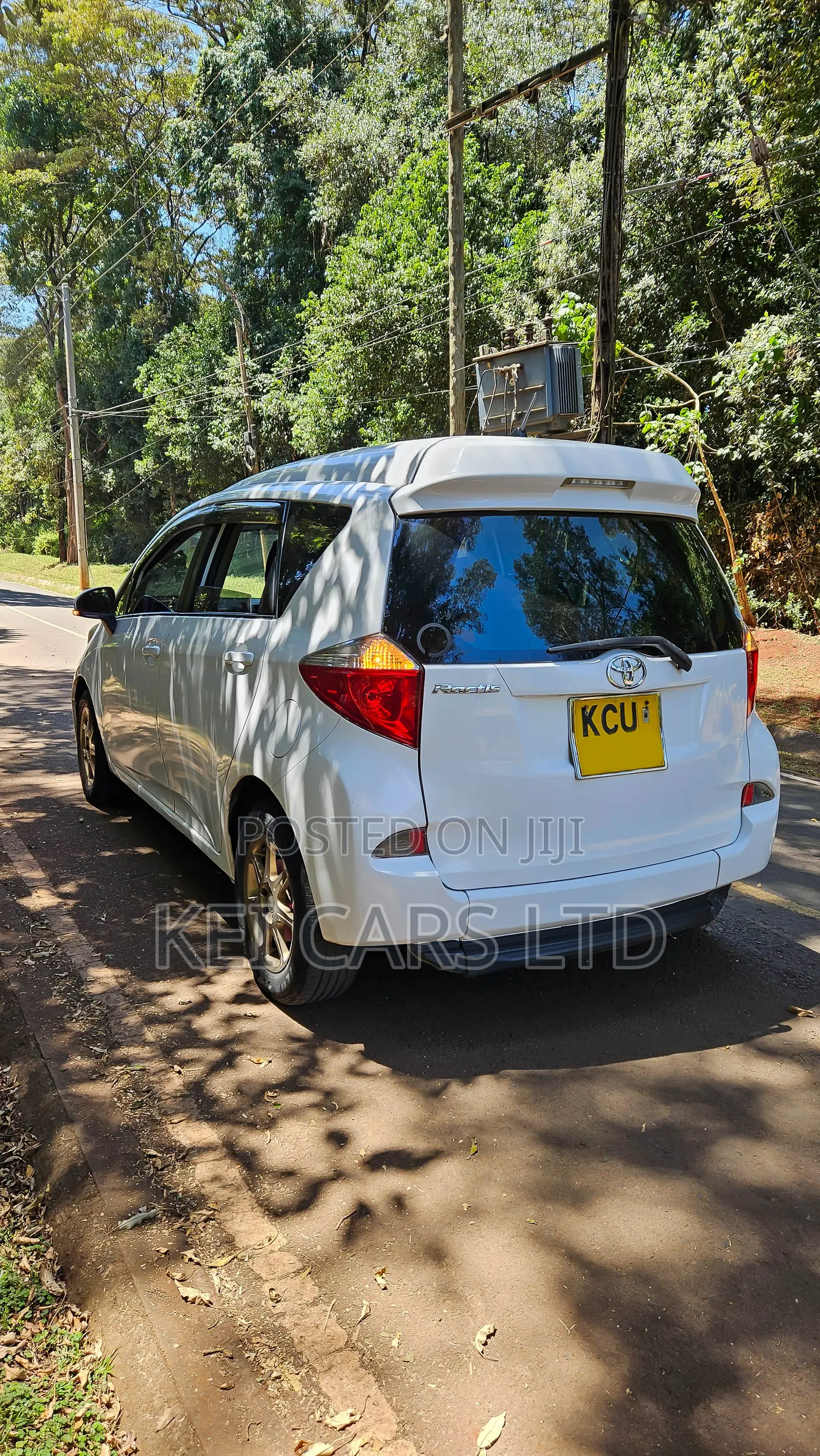 Toyota Ractis 1.3 FWD 2013 White