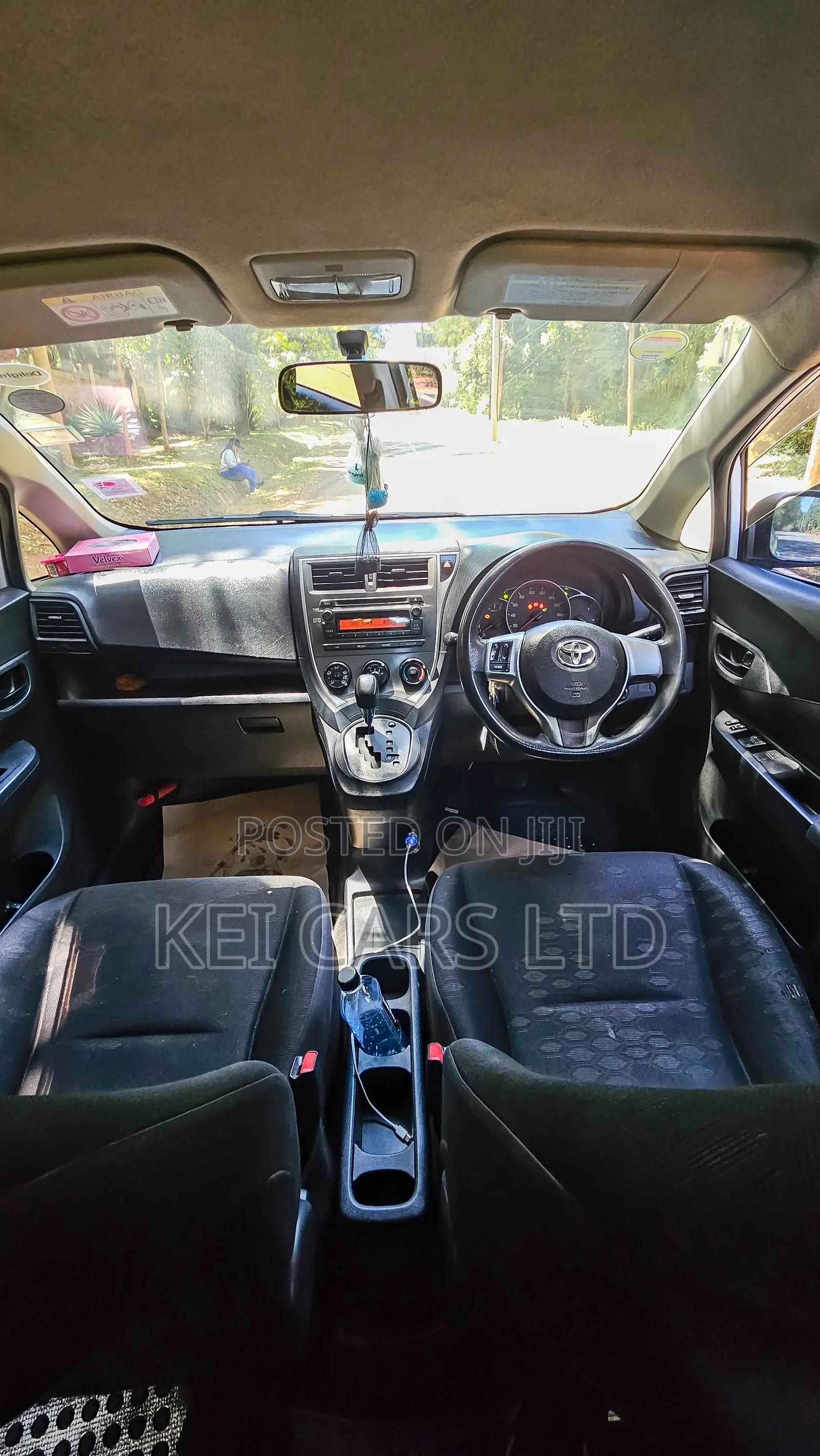 Toyota Ractis 1.3 FWD 2013 White