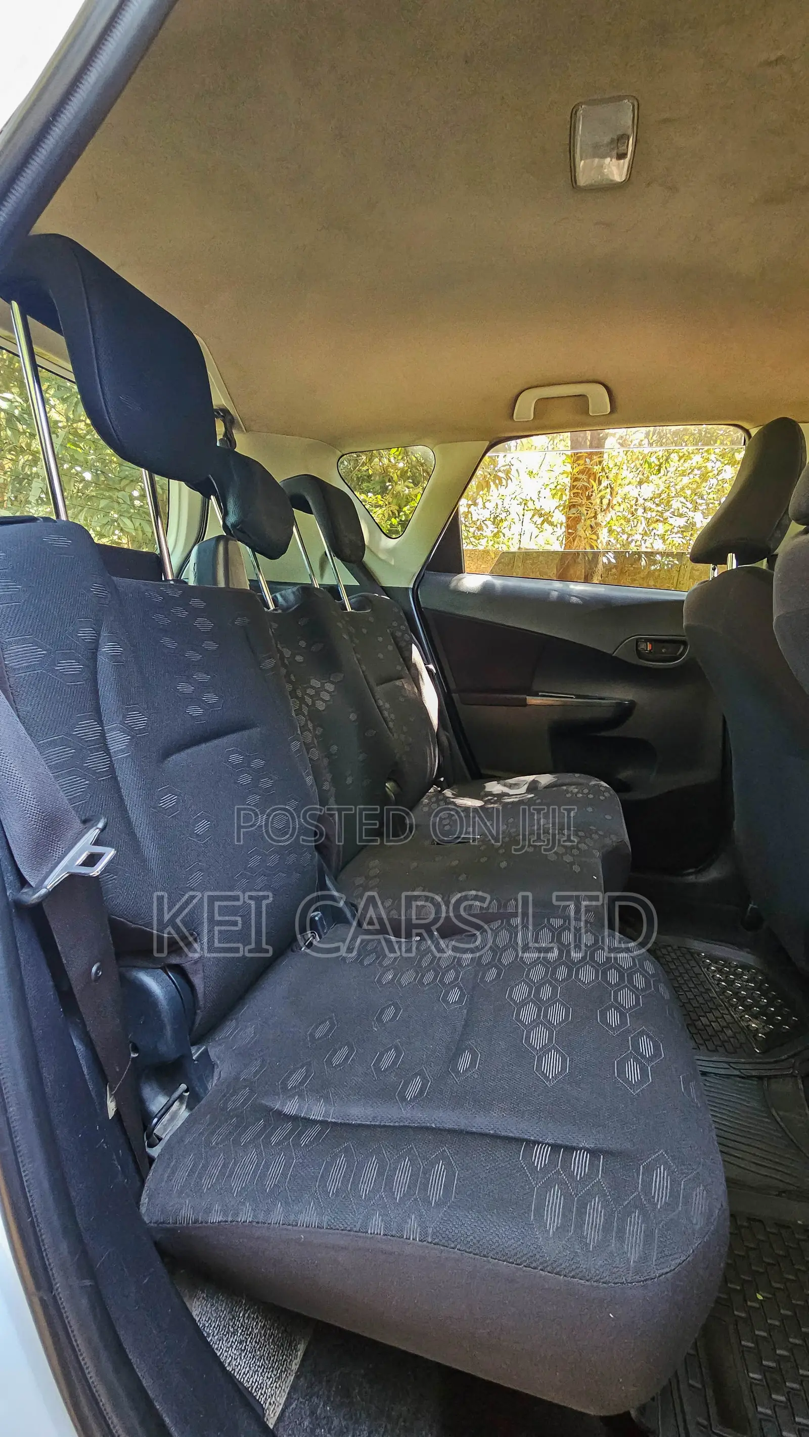 Toyota Ractis 1.3 FWD 2013 White
