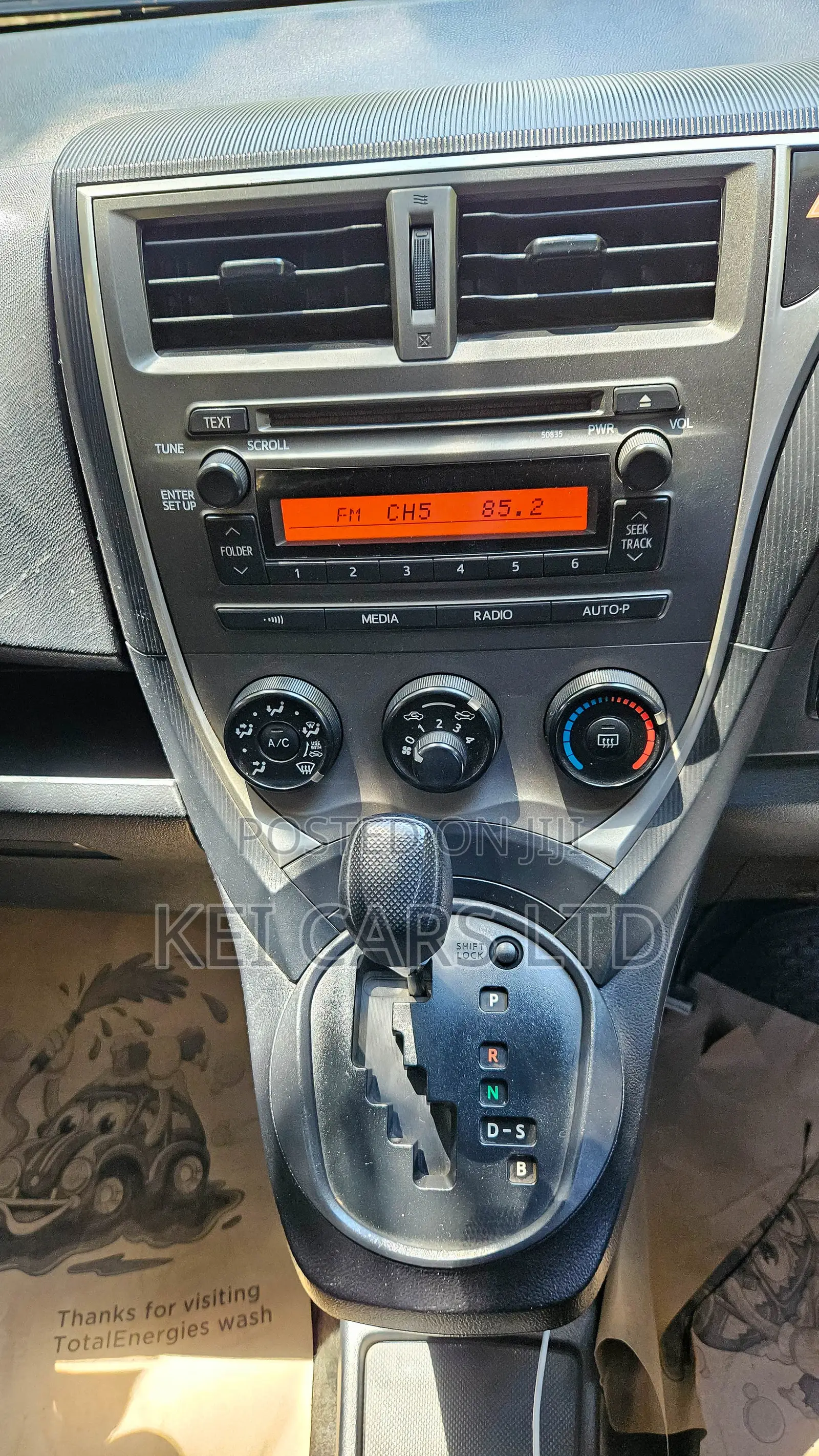 Toyota Ractis 1.3 FWD 2013 White