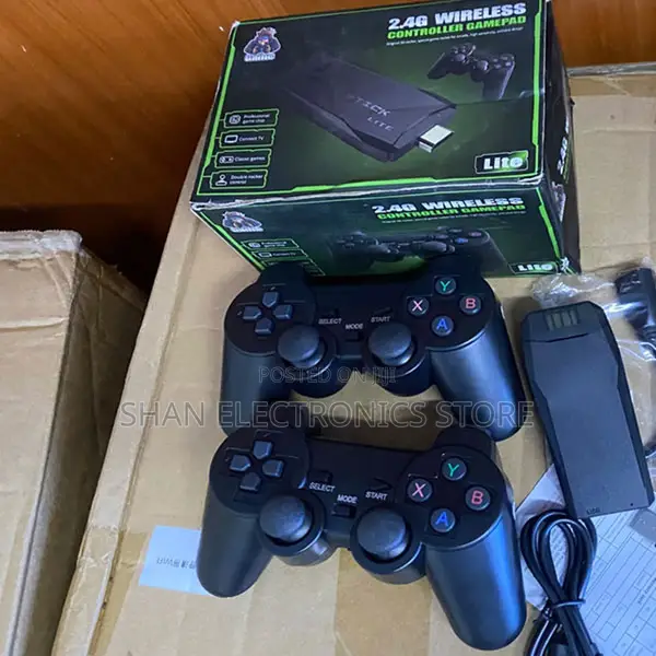 Plug and Play –Dual Wireless Controllers M8 Retro Game Stick