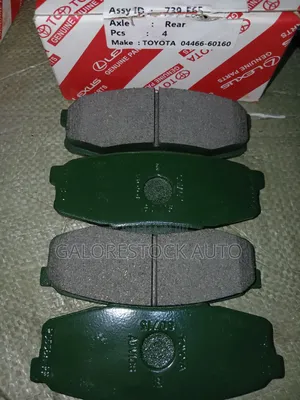 Toyota Genuine 04466-60160  Rear Breakpads