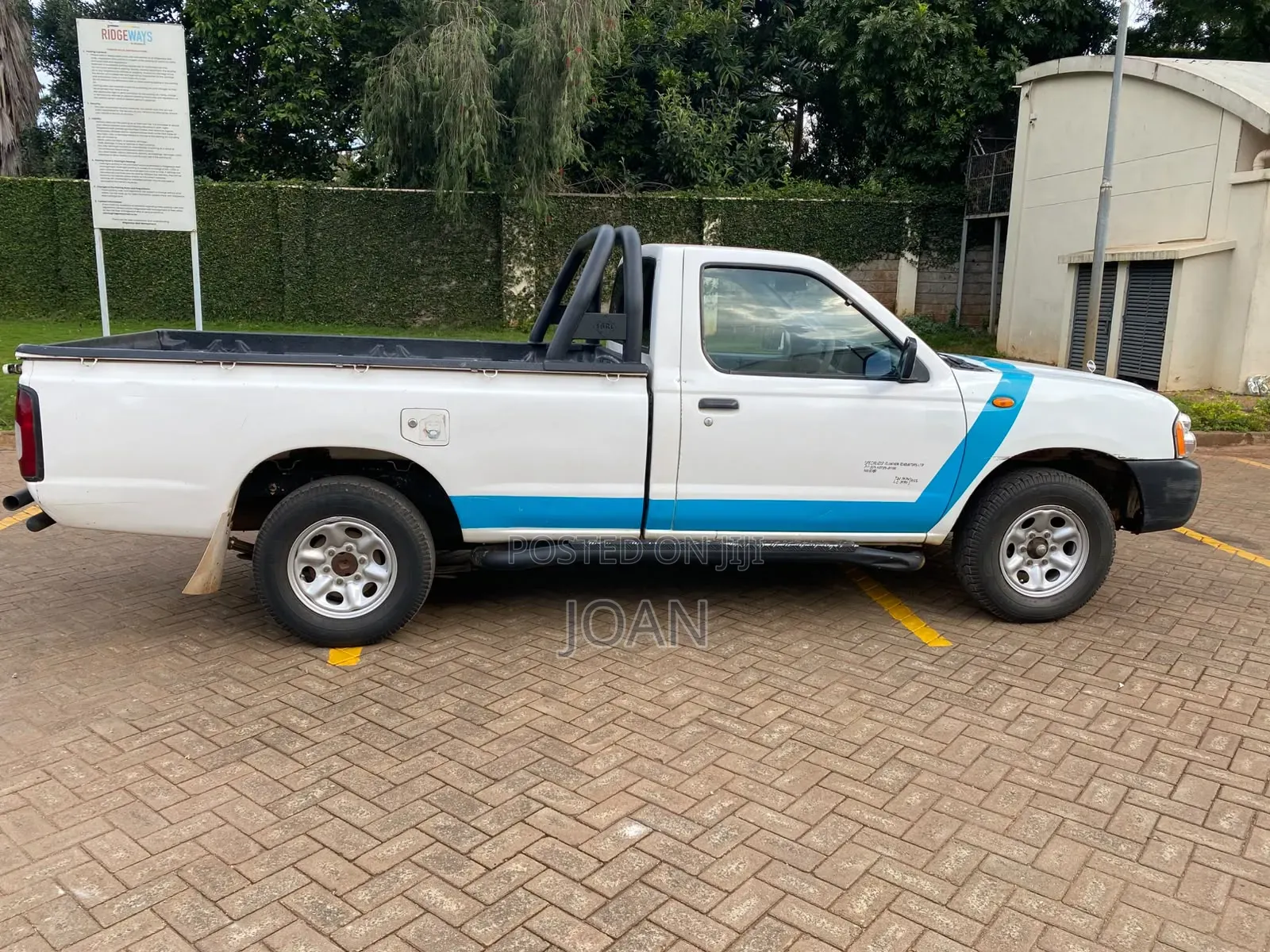 Nissan Hardbody 2011 White