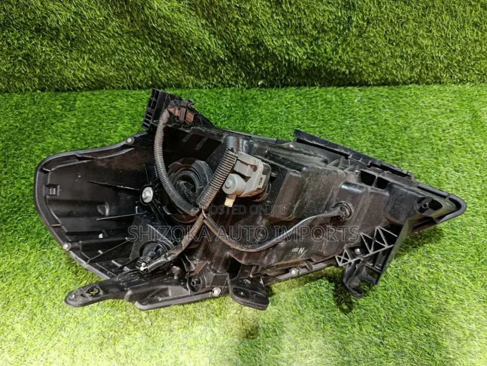 Headlight Assy Rh Nissan Tiida C11 2010