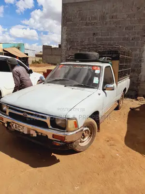 Toyota Hilux 2003 Blue