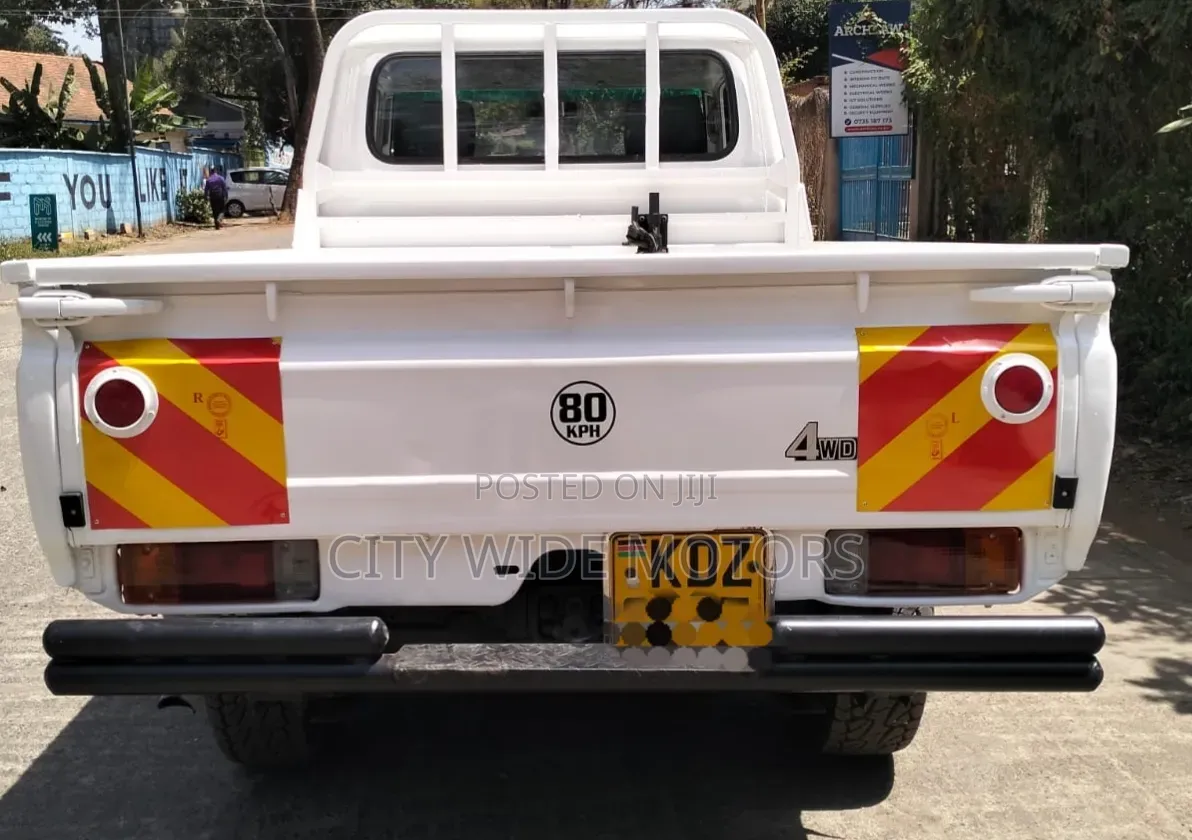 Toyota Land Cruiser 2013 White