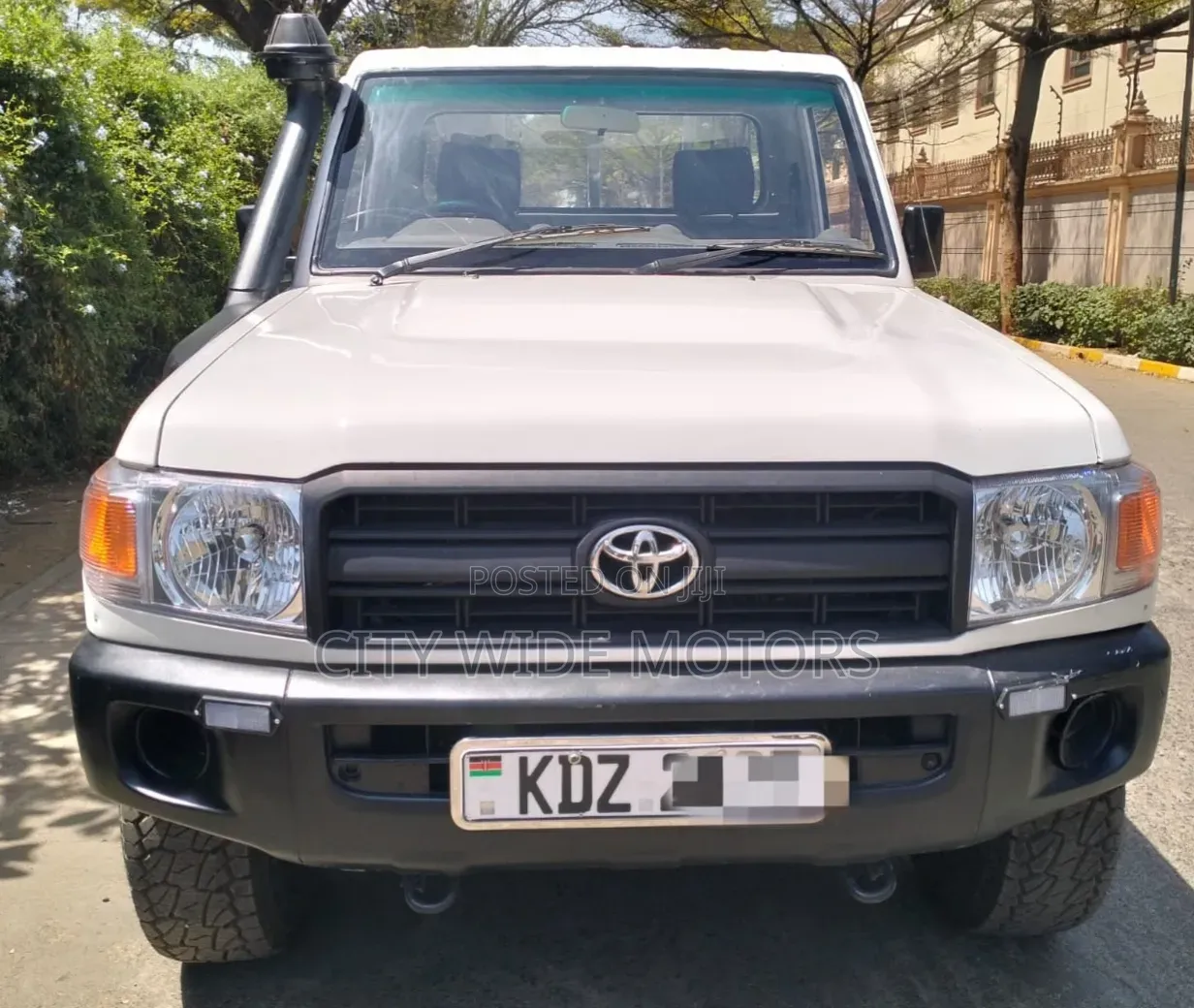 Toyota Land Cruiser 2013 White