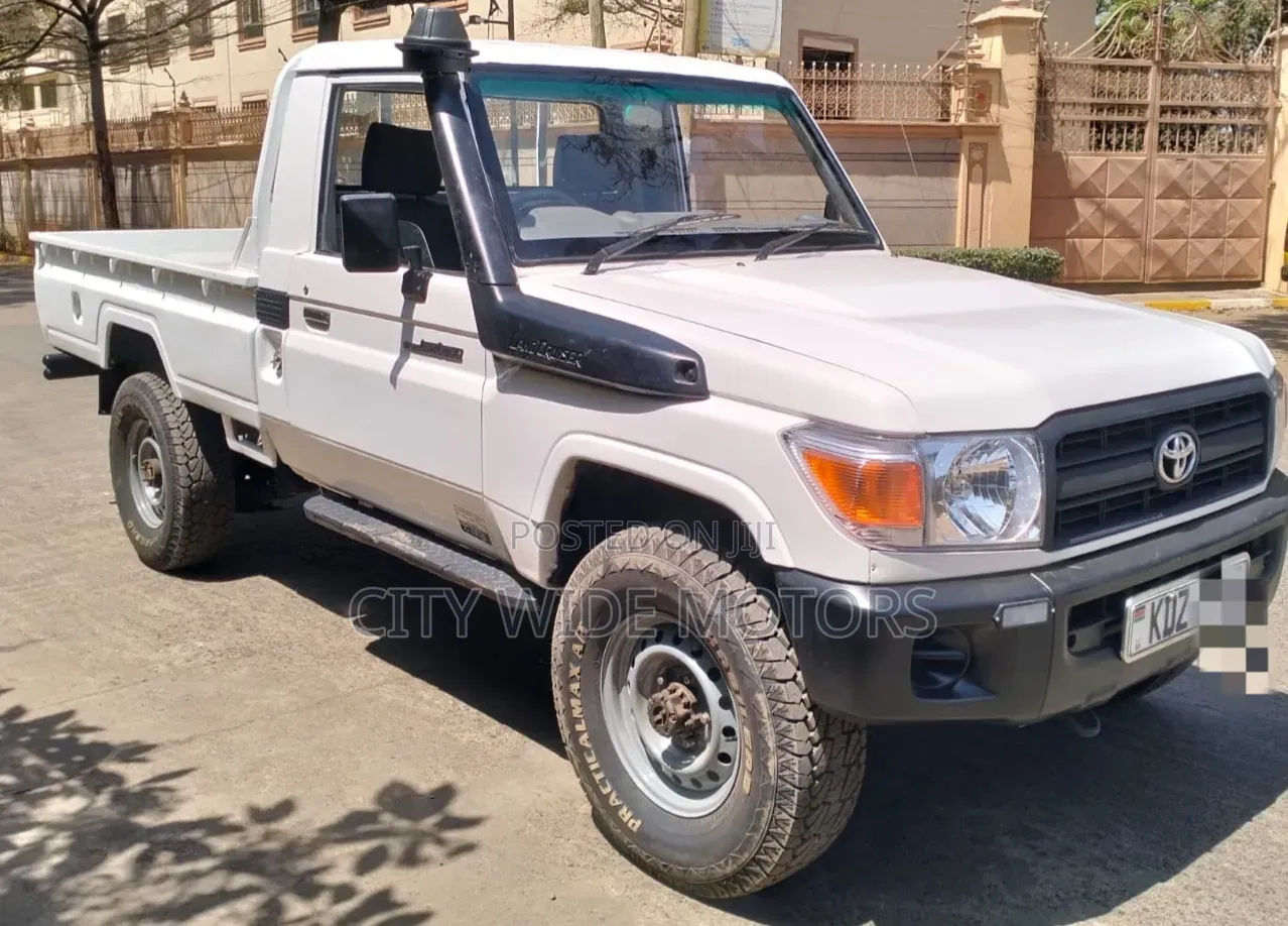 Toyota Land Cruiser 2013 White
