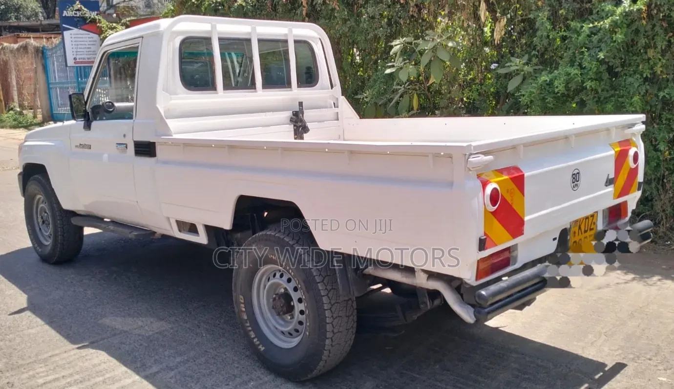 Toyota Land Cruiser 2013 White