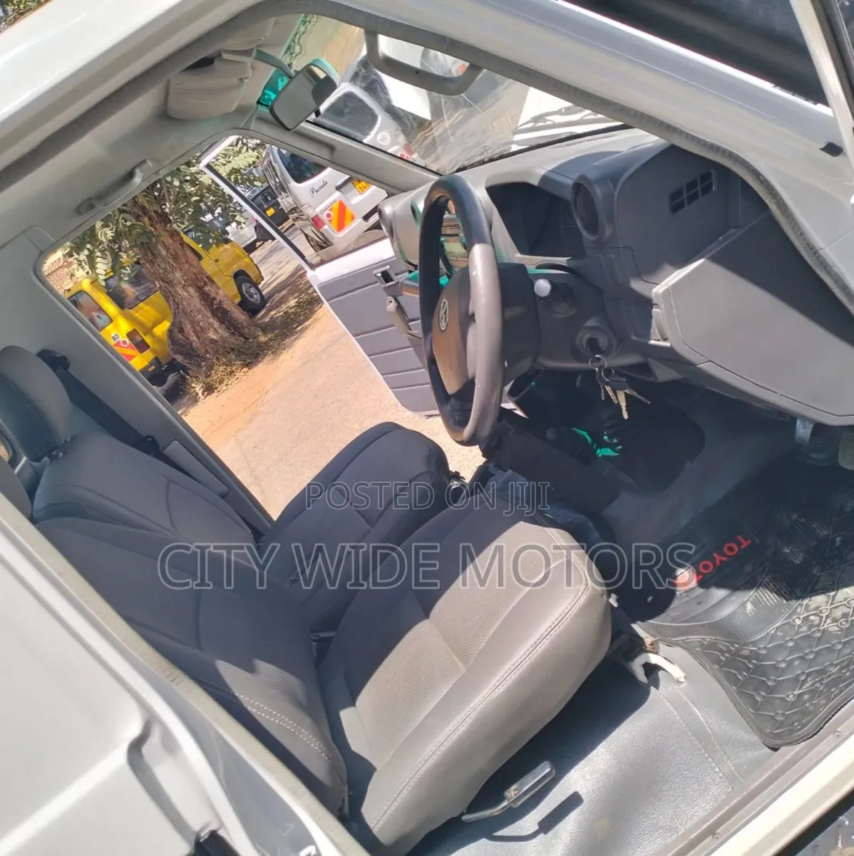 Toyota Land Cruiser 2013 White