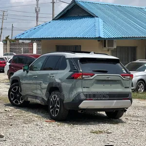 Toyota RAV4 Adventure 2021 Green