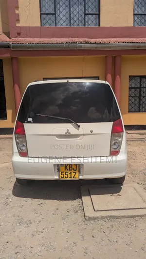Mitsubishi Dingo 2002 White