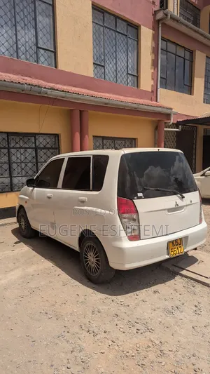 Mitsubishi Dingo 2002 White
