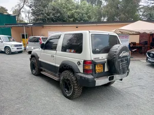 Mitsubishi Pajero 2002 White