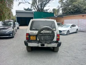 Mitsubishi Pajero 2002 White