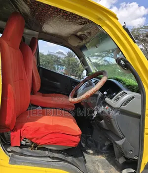 Toyota HiAce 2012 Yellow