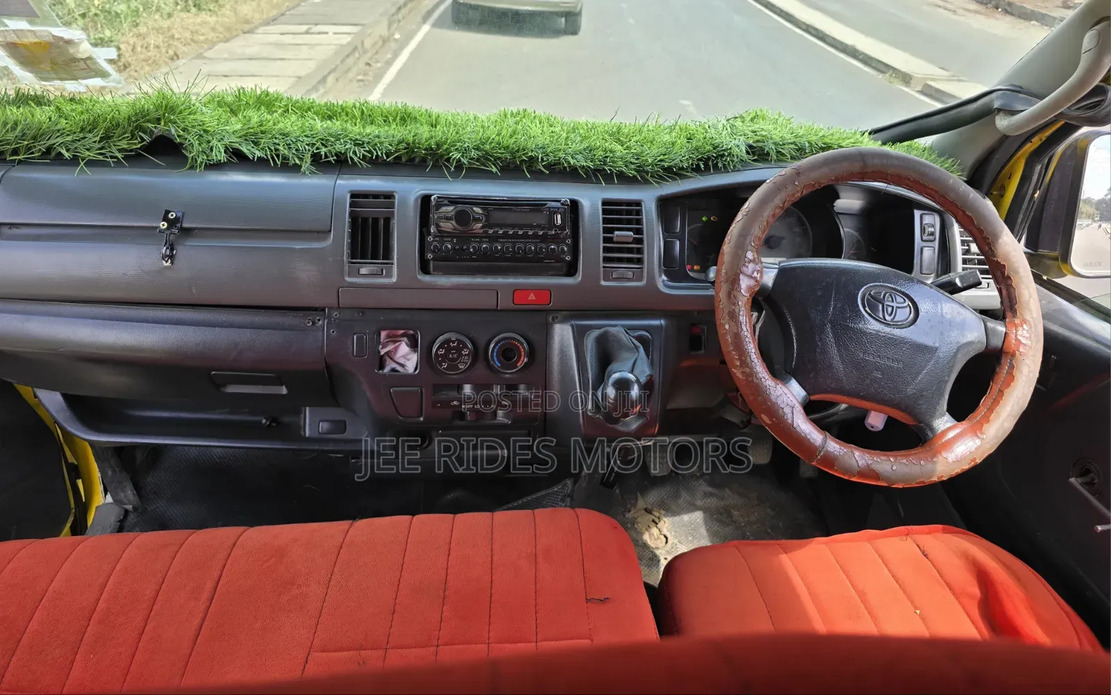 Toyota HiAce 2012 Yellow