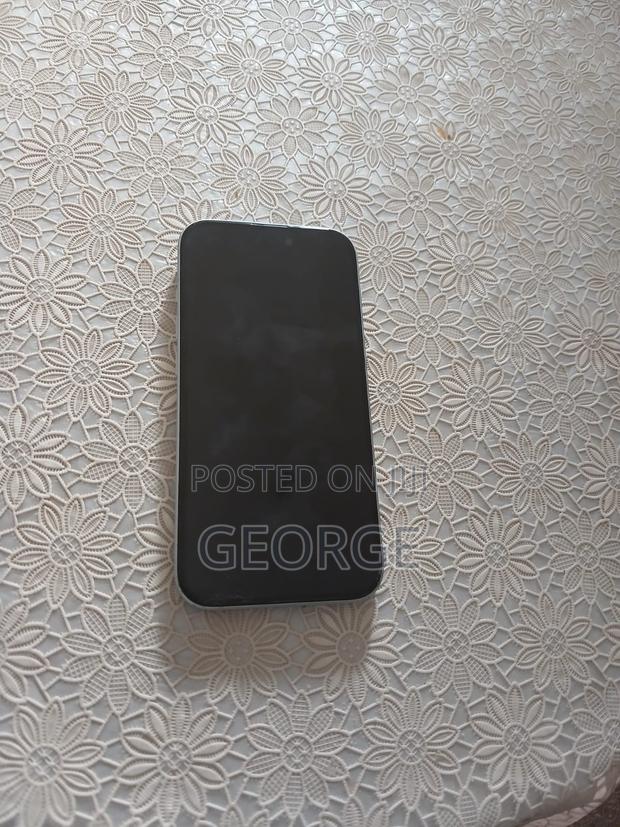 Apple iPhone 15 128 GB White - thumbnail 2