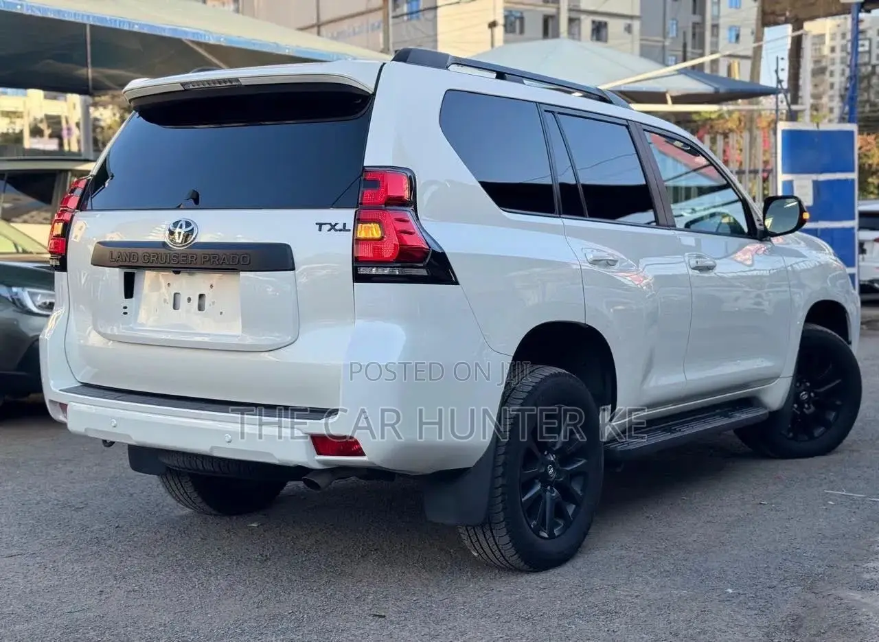 Toyota Land Cruiser Prado 2.8 2022 White